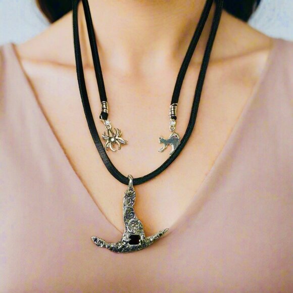 Hand Crafted Silver Blend Witches Hat With Garnet & Adjustable Leather Necklace - Picture 1 of 13